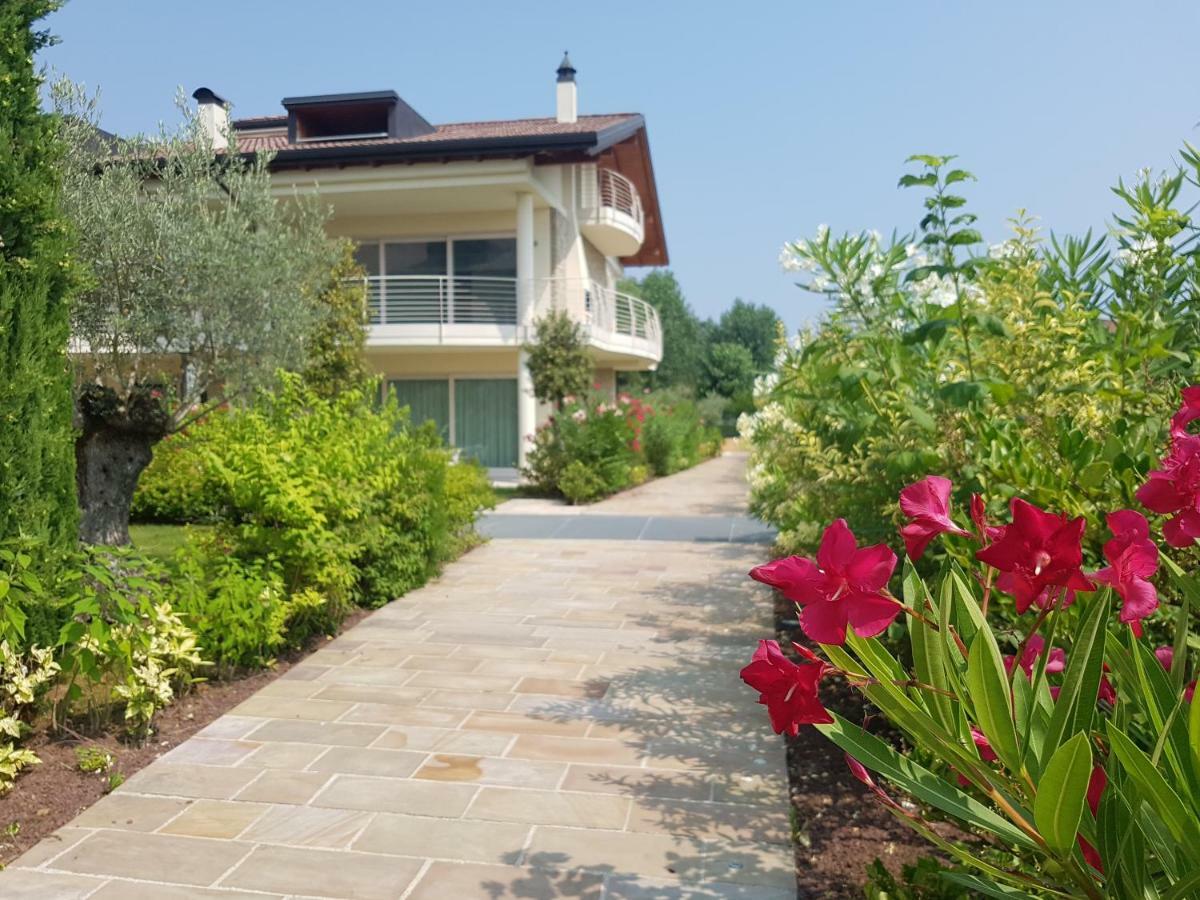 De Luxe Apartments Eden Sirmione Exterior photo